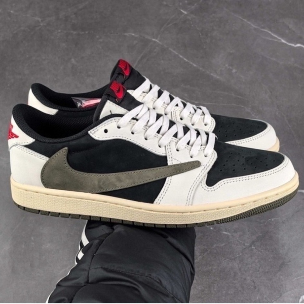 Nike  air Jordan, 1 retro low OG olive  Travis Scott NEW